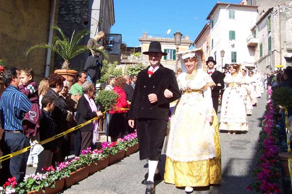 Sfilata delle Vunnelle 2008 in occasione della Festa in Onore di San Michele Arcangelo 2008 "Classe 1956"