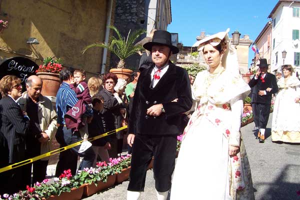 Sfilata delle Vunnelle 2008 in occasione della Festa in Onore di San Michele Arcangelo 2008 "Classe 1956"