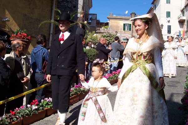 Sfilata delle Vunnelle 2008 in occasione della Festa in Onore di San Michele Arcangelo 2008 "Classe 1956"
