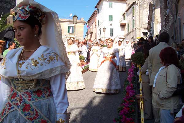 Sfilata delle Vunnelle 2008 in occasione della Festa in Onore di San Michele Arcangeloi 2008 "Classe 1956"