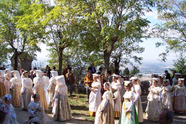Sfilata delle Vunnelle 2008 in occasione della Festa in Onore di San Michele Arcangelo 2008 "Classe 1956"