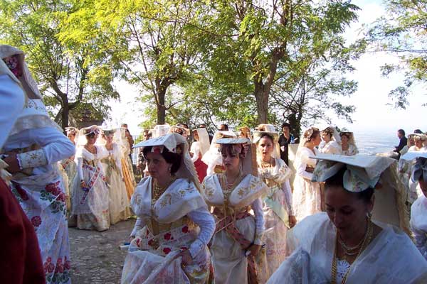 Sfilata delle Vunnelle 2008 in occasione della Festa in Onore di San Michele Arcangelo 2008 "Classe 1956"