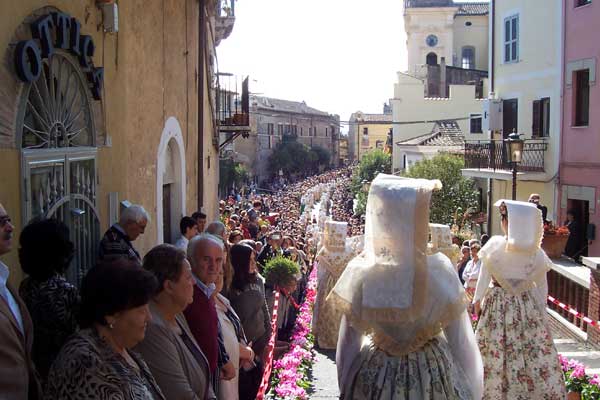 Sfilata delle Vunnelle 2008 in occasione della Festa in Onore di San Michele Arcangelo 2008 "Classe 1956"