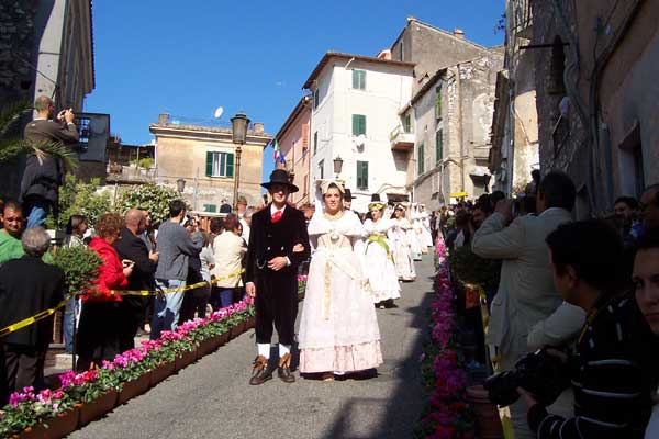 Sfilata delle Vunnelle 2008 in occasione della Festa in Onore di San Michele Arcangelo 2008 "Classe 1956"