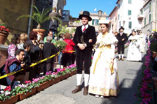 Sfilata delle Vunnelle 2008 in occasione della Festa in Onore di San Michele Arcangelo 2008 "Classe 1956"