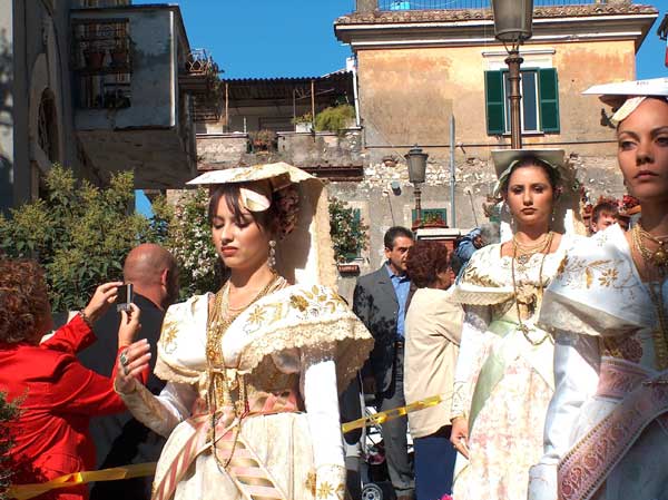 Sfilata delle Vunnelle Montecelio 2008 - Foto di Luciano Fioravanti