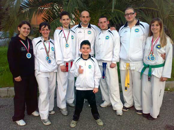 I campioni del Team Rinaldi al 26° Campionato Italiano di Taekwon-Do ITF FITAE I campioni del Team Rinaldi al 26° Campionato Italiano di Taekwon-Do ITF FITAE