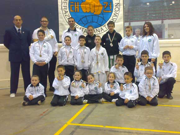 Gli atleti del Team Rinaldi al II° Torneo dei Colli di Taekwon-Do ITF disputato presso il Palariccia di Ariccia (Roma) Gli atleti del Team Rinaldi al II° Torneo dei Colli di Taekwon-Do ITF disputato presso il Palariccia di Ariccia (Roma)
