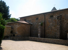Il B&B Madonna di Fucinaia in Toscana sorge su un promontorio difronte all'Isola d'Elba vicino al golfo di Baratti alla spiaggia della Sterpaia a Campiglia Marittima vicinissimo alle Terme di Calidario a Venturina