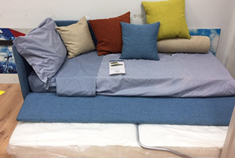 Divano doppio letto estraibile compreso di due materassi lenzuola e cuscini come in foto prezzo 790,00 - Vendita divani letto a Guidonia Tivoli Roma